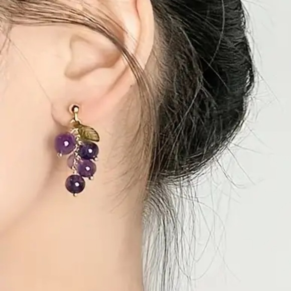 🍇 Grape earrings wine lover brand new cute drop perfect size Great Gift gold - Picture 2 of 3